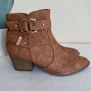 New G By Guess Illuse Honey Glaze/Tan Faux Leather Ankle Booties Women’s 6.5M